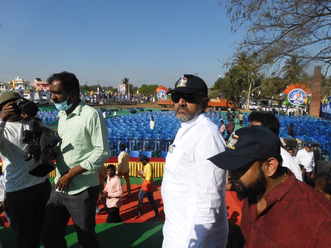 Mekadatu: Congress leader DK Shivakumar visits National college ground