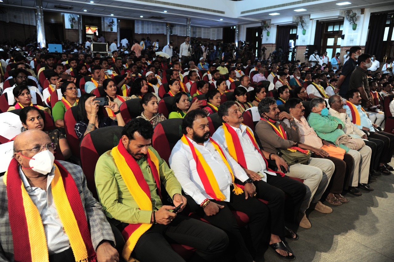ರಾಜಕೀಯಕ್ಕೆ ಬರುವಂತೆ ಕನ್ನಡ ಸಂಘಟನೆಗಳಿಗೆ ನೇರ ಆಹ್ವಾನ ನೀಡಿದ ಹೆಚ್.ಡಿ.ಕುಮಾರಸ್ವಾಮಿ 2 Former Chief Minister HD Kumaraswamy invites Kannada organizations to enter politics