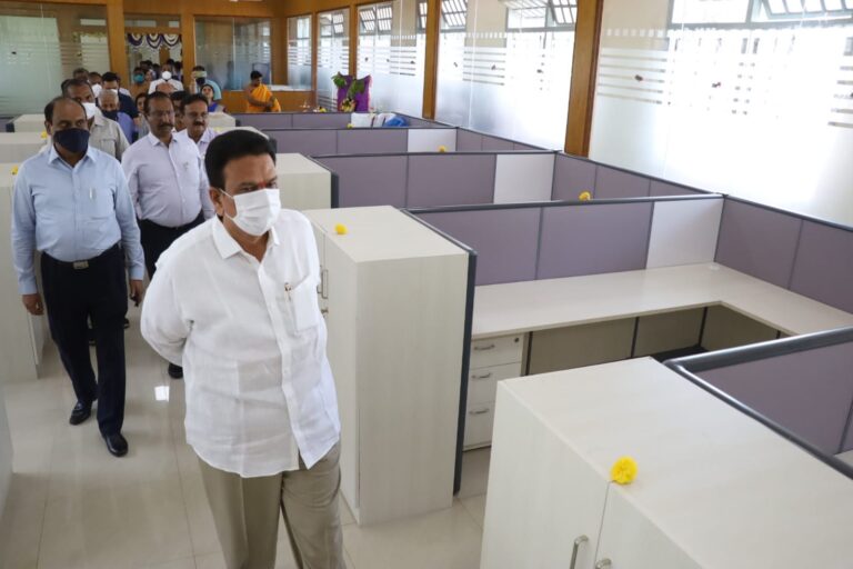 Karnataka Minister visits PWD offices in Bengaluru
