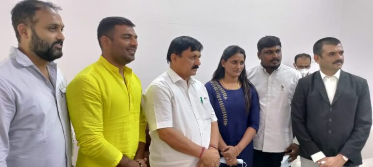 After knocking at police door, TN minister’s daughter asks Karnataka Home Minister for protection