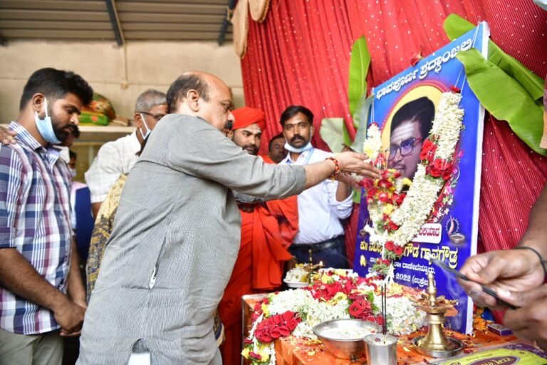Karnataka Chief Minister condolences Naveen Ganagoudar's family, announces Rs 25 lakh compensation