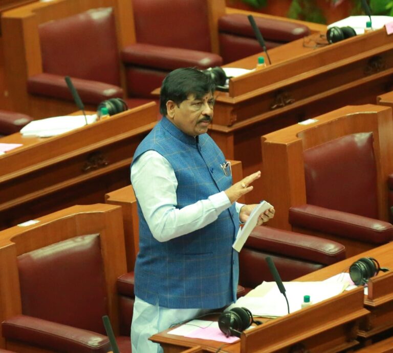 Murugesh Nirani in Karnataka Assembly