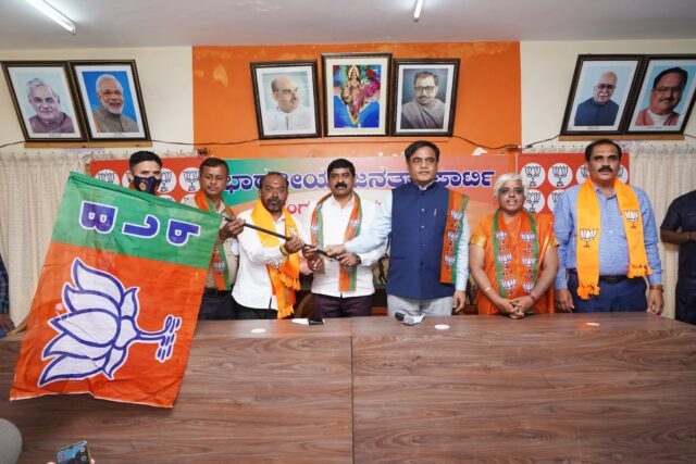 Siddaramaiah follower Manjunath joins BJP in Bengaluru