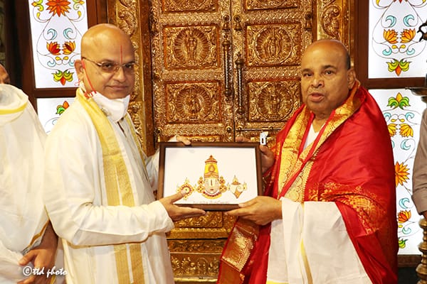 Karnataka Governor Gehlot pays obeisance to Lord Venkateshwara at Tirumala