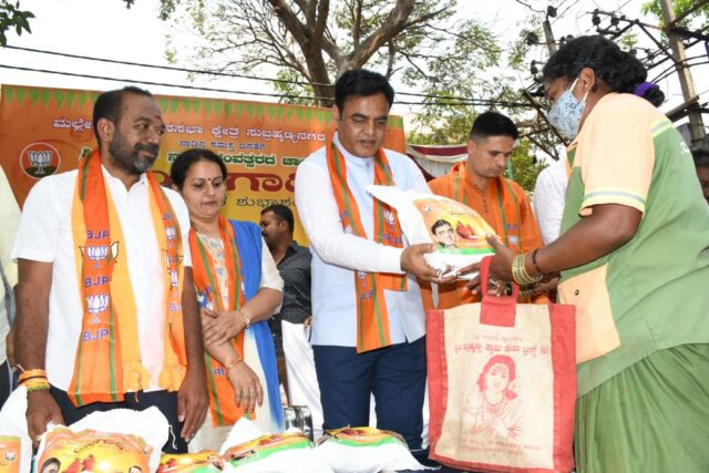 Ugadi festival Thousands Distributed groceries in Subramanyanagar..