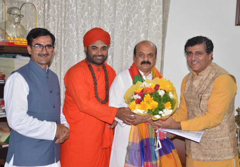 ರಾಜ್ಯದ 31 ಜಿಲ್ಲೆಗಳಲ್ಲೂ ಕರ್ನಾಟಕ ಯೋಗ ಅಭಿಯಾನಕ್ಕೆ ಸಿಎಂ ಸಲಹೆ 4 CM advises Karnataka Yoga campaign in all 31 districts