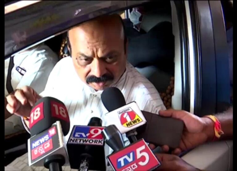 ರಾಜ್ಯದ ಗಡಿ ವಿಚಾರ: ಒಂದಿಂಚೂ ಜಾಗವನ್ನು ಬಿಟ್ಟುಕೊಡುವ ಪ್ರಶ್ನೆಯೇ ಇಲ್ಲ ಎಂದು ಮುಖ್ಯಮಂತ್ರಿ ಬಸವರಾಜ ಬೊಮ್ಮಾಯಿ 6 No question of giving any land to Maharashtra, says Karnataka Chief Minister Basavaraj Bommai