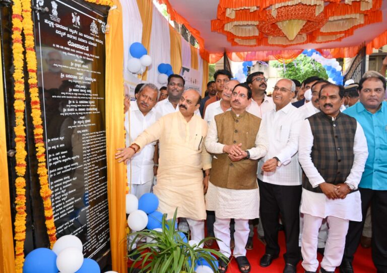 ವರ್ಷದೊಳಗೆ ಸ್ಮಾರ್ಟ್ ಸಿಟಿ ಯೋಜನೆ ಎಲ್ಲಾ ಕಾಮಗಾರಿ ಪೂರ್ಣಗೊಳಿಸಲು ಸಿ.ಎಂ.ಬಸವರಾಜ ಬೊಮ್ಮಾಯಿ ಸೂಚನೆ 2 CM Basavaraja Bommai instructed to complete all work on Smart City project within the year