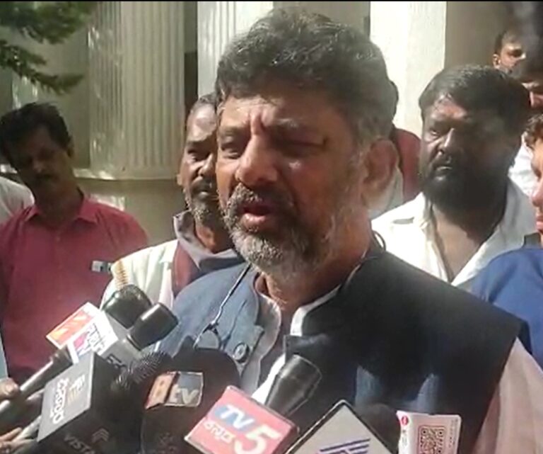 ಮಾಜಿ ಶಾಸಕ ಶ್ರೀಶೈಲಪ್ಪ ಬಿದರೂರು ಅವರ ಅಕಾಲಿಕ ಮರಣ; ಕಾಂಗ್ರೆಸ್ ಸಂತಾಪ, ಟಿಕೆಟ್ ಆಕಾಂಕ್ಷಿಗಳ ಸಭೆ ನ. 27 ಕ್ಕೆ ಮುಂದೂಡಿಕೆ 5 D K Shivakumar.jpg1.jpg