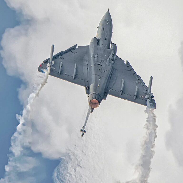 ಎಲ್ ಸಿಎ-ತೇಜಸ್ ಏರೋ ಇಂಡಿಯಾ 2023ರ ಭಾರತೀಯ ಪೆವಿಲಿಯನ್ ನಲ್ಲಿನ ಪ್ರಮುಖ ಆಕರ್ಷಣೆ 5 WhatsApp Image 2023-02-02 at 2.24.24 PM (1)