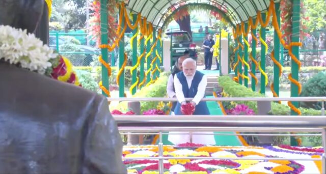 PM pays tributes to Sir M V during his visit to Karnataka
