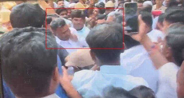 Siddaramaiah slapped his supporter in Bangalore