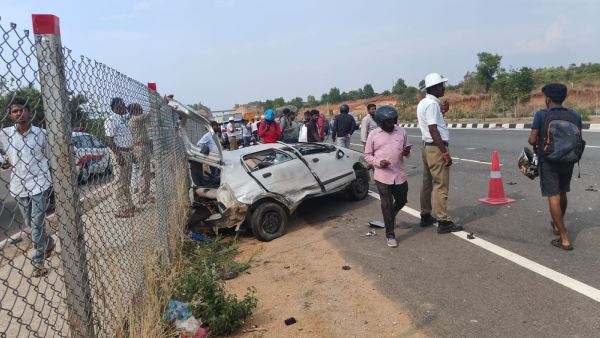 Father, two children, four killed on Bangalore-Mysore Expressway near Ramanagara