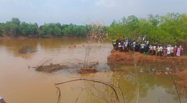 Three drowned in lake while washing sheep in Karnataka