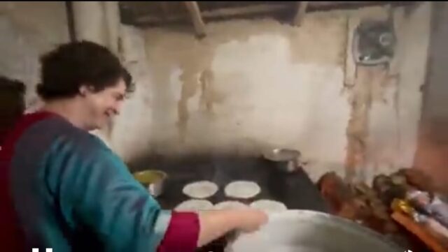 Mysore: Dosa at Mylari Hotel, enjoyed by Priyanka Gandhi