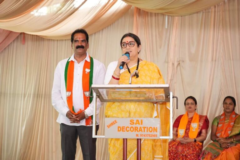 ಸೋನಿಯಾ ಸೂಚನೆ ಮೇರೆಗೆ ಖರ್ಗೆ ಪ್ರಧಾನಿ ಮೋದಿಯನ್ನು ನಿಂದಿಸಿದ್ದಾರೆ: ಸ್ಮೃತಿ ಇರಾನಿ 1 Kharge insulted PM Modi on Sonia's instructions: Smriti Irani
