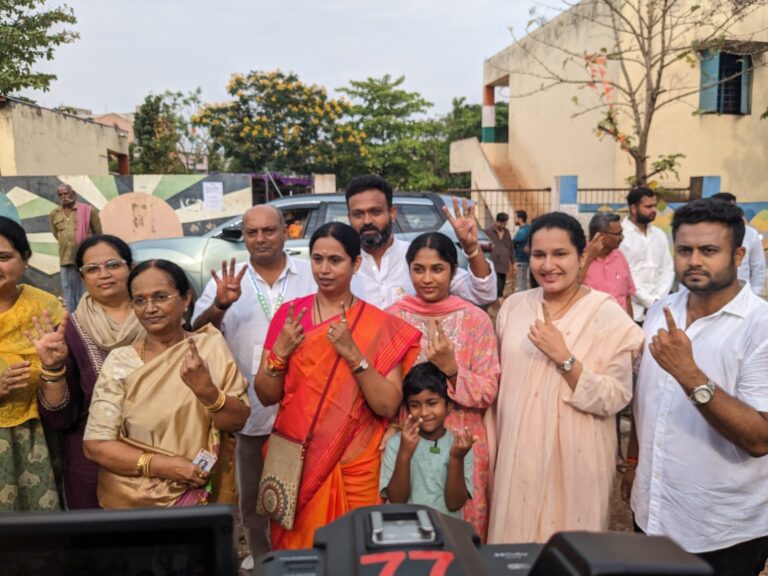 Lakshmi Hebbalkar family image