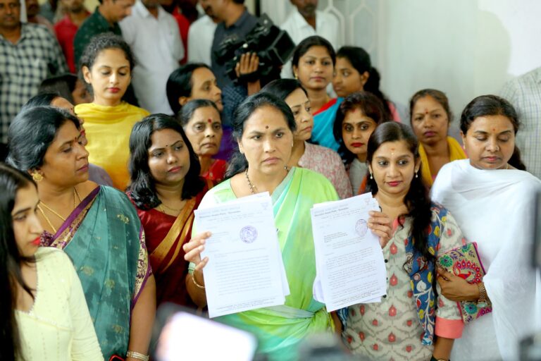ಡಿ.ಕೆ.ಶಿವಕುಮಾರ್, ಜಮೀರ್ ಖಾನ್ ವಿರುದ್ಧ ದೂರು 2 Complaint against DK Shivakumar, Zameer Khan