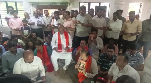 Karnataka Chief Minister Chants Hanuman Chalisa in Hubballi