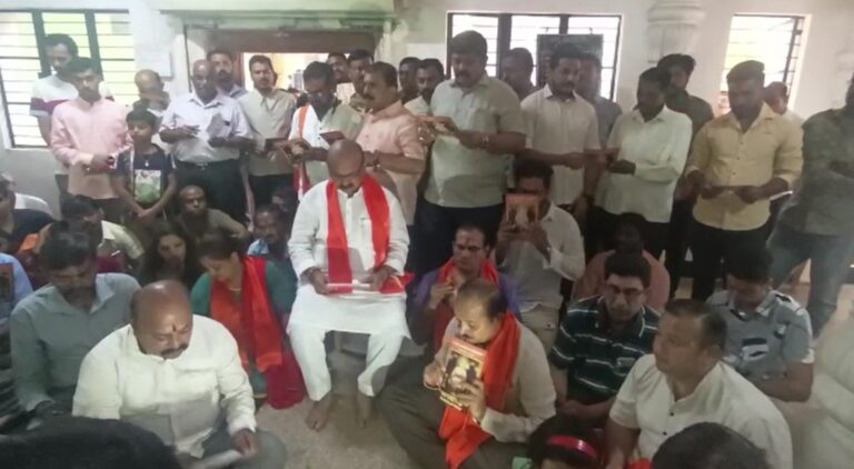 Karnataka Chief Minister Chants Hanuman Chalisa in Hubballi