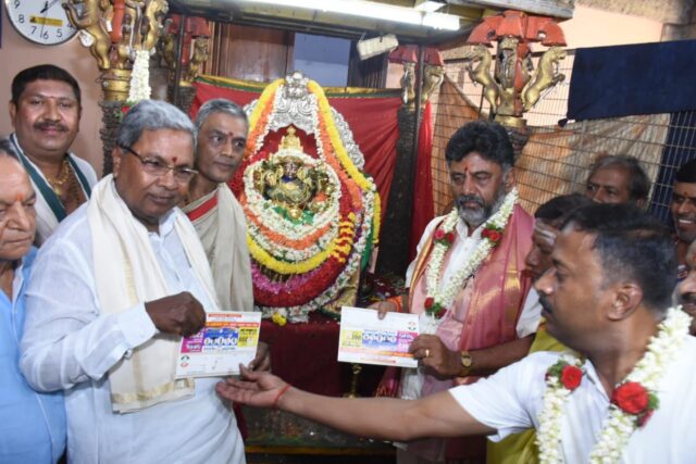 DK Shivakumar-Siddaramaiah at Chamundeshwari temple, offered prayers with Congress manifesto