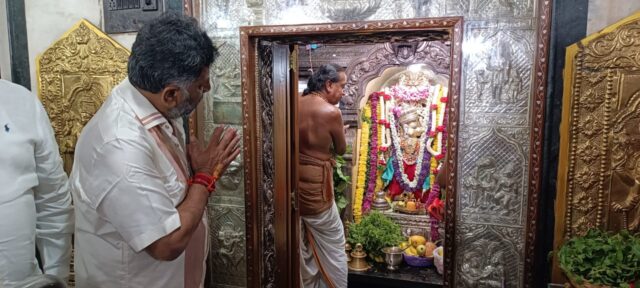 Bajrang Dal Ban: DK Shivakumar visits Anjaneya Temple and offers special pooja