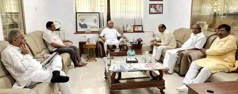 ಬಿಎಸ್'ವೈ ನಿವಾಸಕ್ಕೆ ಬಿಜೆಪಿ ನಾಯಕರು ದೌಡು 10 BJP leaders rushed to BSY's residence