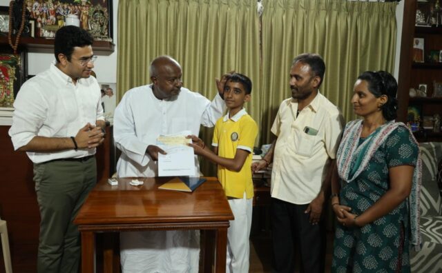 Deve Gowda Hands Rs 10,000 Scholarships to Tejasvi Surya's Namo Vidyanidhi Program