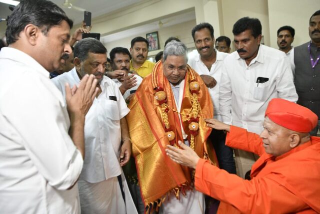 CM Siddaramaiah visits Taralbalu branch Math