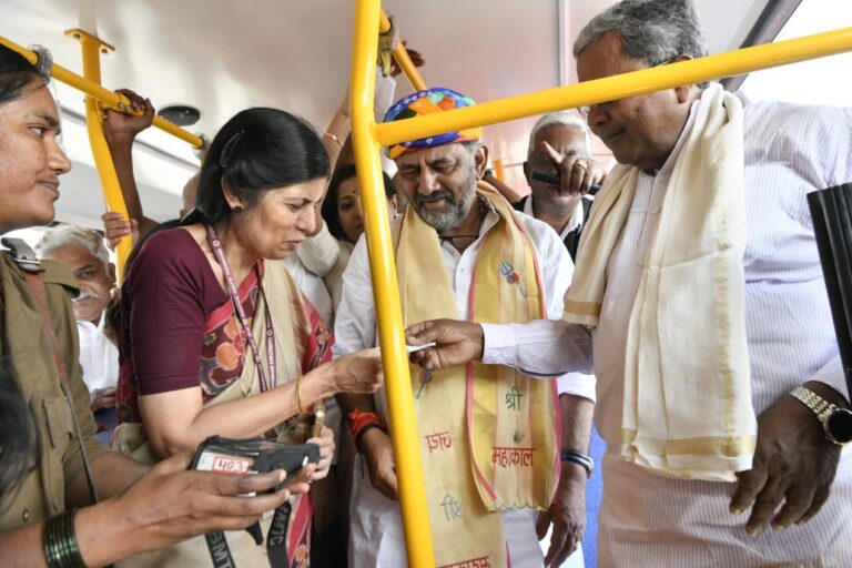 Karnataka Chief Minister inaugurated Free Bus Travel scheme for women's by giving free tickets to them
