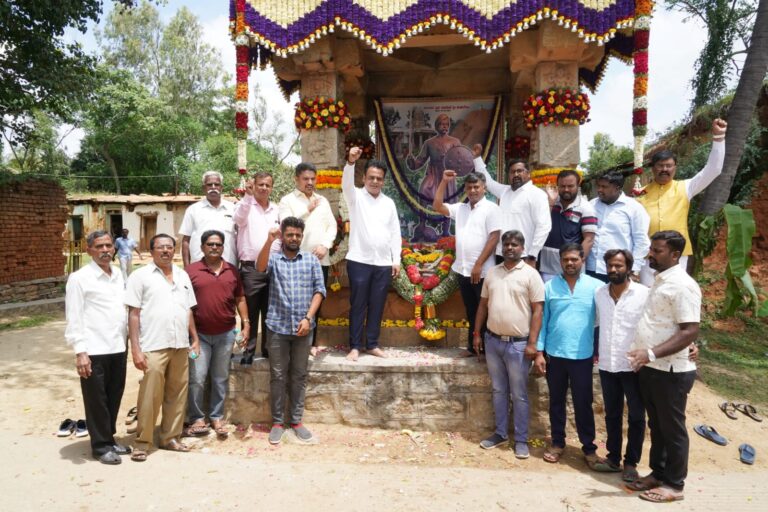 Former Minister Ashwathnarayan pays tribute to Nadaprabhu Kempegowda