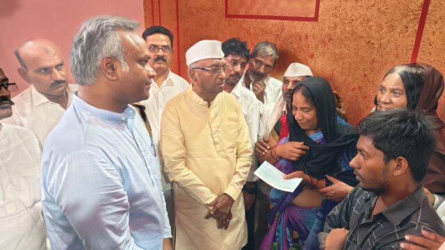 Karnataka Minister visits to deceased Constable Mayur's residence, distributes Rs 1 lakh compensation check on behalf of congress party Karnataka Minister visits to deceased Constable Mayur's residence, distributes Rs 1 lakh compensation check on behalf of congress party