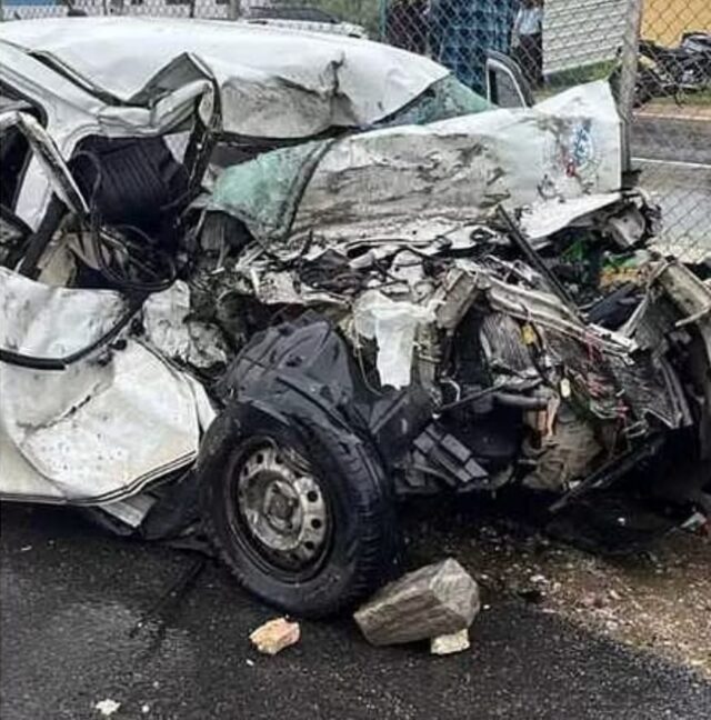 Another terrible accident on Bangalore-Mysore Expressway: Three people in a Swift car died on the spot Another terrible accident on Bangalore-Mysore Expressway: Three people in a Swift car died on the spot