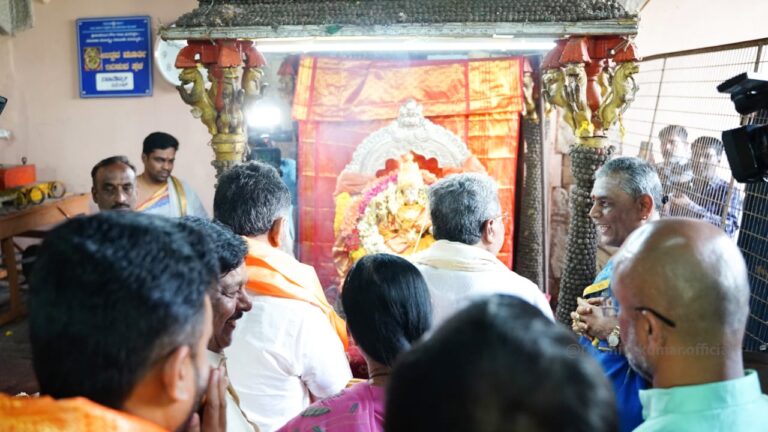 DK Shivakumar at Chamundi Temple: Successful implementation of guarantee projects with the blessings of Goddess and people
