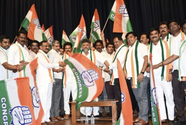 BBMP Elections: Former BJP Minister ST Somashekhar's supporters join Congress party in DK Shivakumar's presence