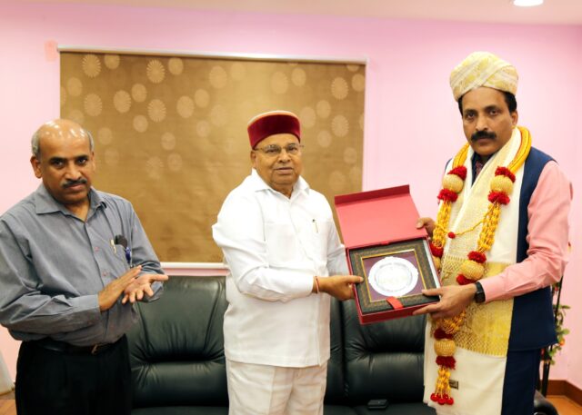 Karnataka Governor honored ISRO Chairman and Chandrayaan-3 crew