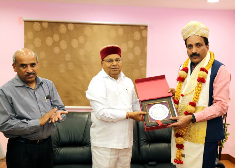Karnataka Governor felicitated ISRO Chairman and Chandrayaan-3 team