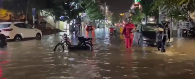 Torrential rain with thundershowers in many parts of Bengaluru