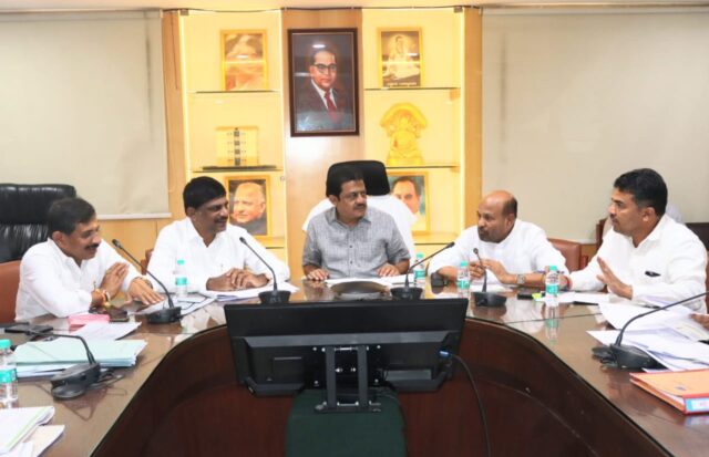 Karnataka Minister Zameer Ahmed Khan directs to publish information board of housing projects with logo