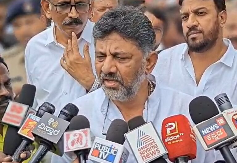 BHARATvsINDIA: Karnataka DyCM DK Shivakumar that they are afraid of 'India'