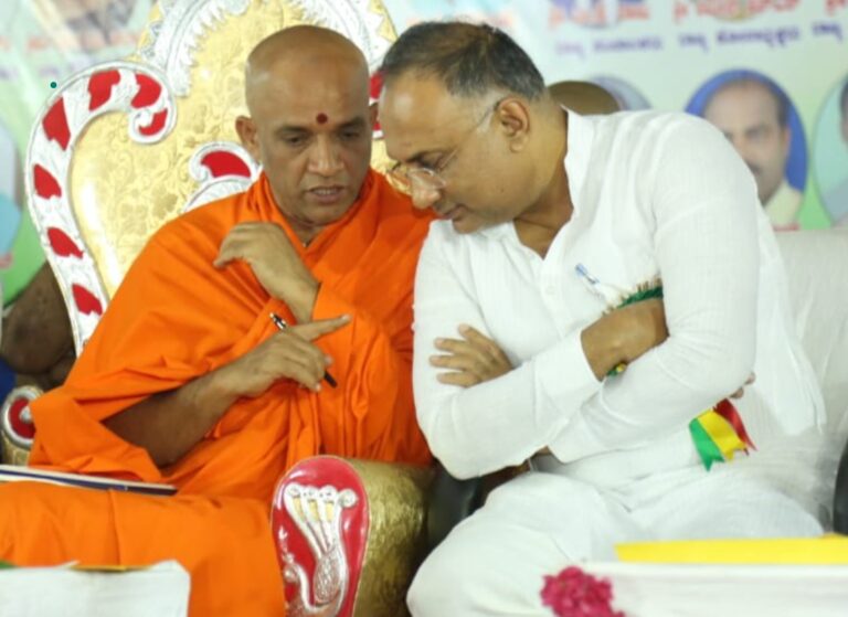 Karnataka: Nirmalanandanatha Swamigalu appreciated Dinesh Gundu Rao's performance as Cabinet Minister