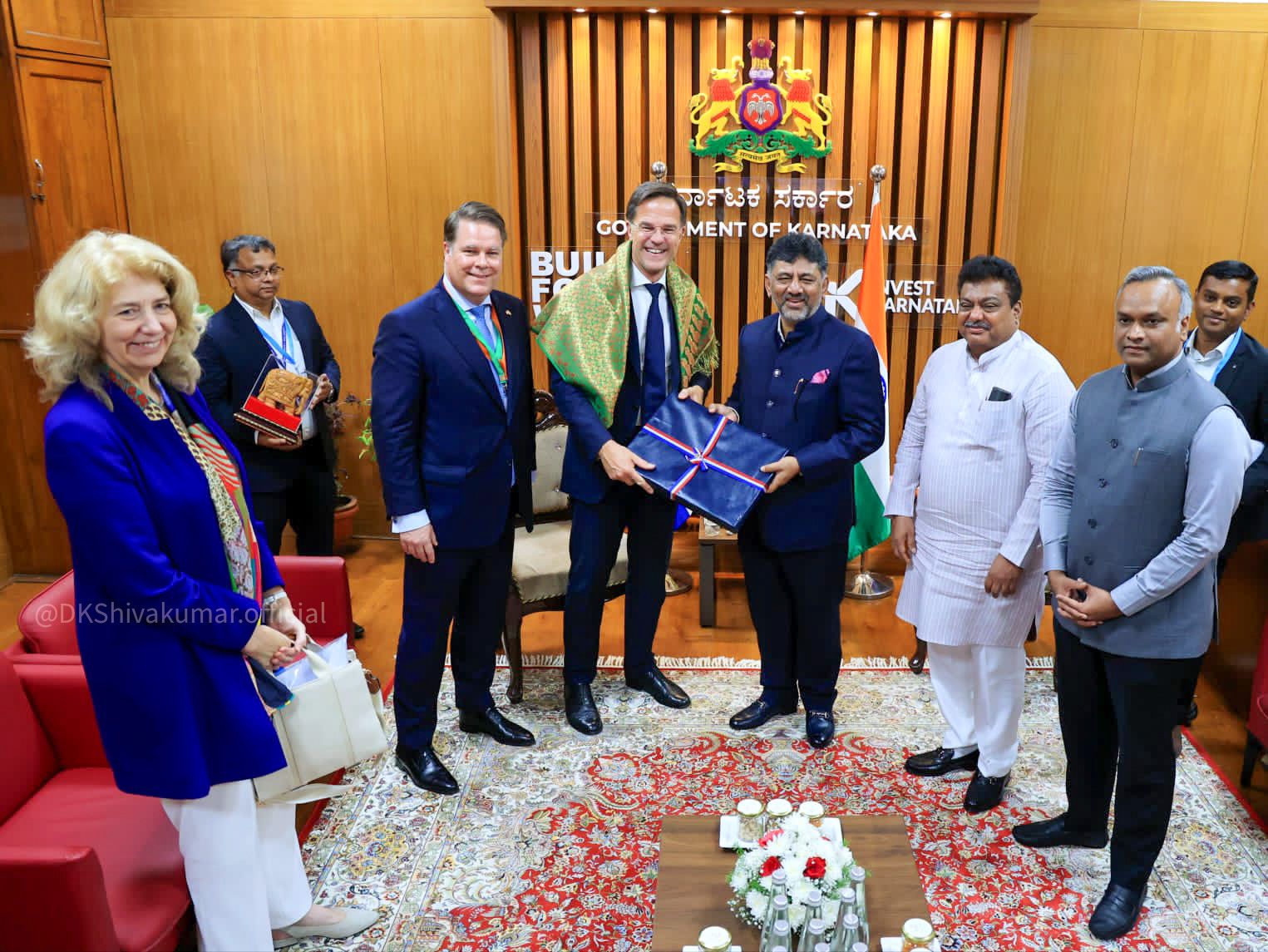 Netherlands Prime Minister in Bengaluru: ಕರ್ನಾಟಕ ಬಂಡವಾಳ ಹೂಡಿಕೆದಾರರ ನೆಚ್ಚಿನ ತಾಣ, ರಾಜ್ಯದ ಇತರೆ ನಗರಗಳಲ್ಲೂ ಹೂಡಿಕೆ ಮಾಡಿ: ನೆದರ್ಲೆಂಡ್ ನಿಯೋಗಕ್ಕೆ ಡಿಸಿಎಂ ಆಹ್ವಾನ 1 WhatsApp Image 2023 09 12 at 9.06.09 AM 1