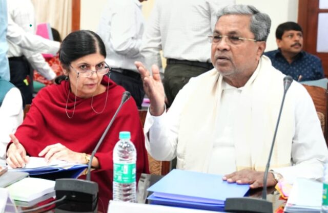 Karnataka Chief Minister Siddaramaiah: Officials should not work from home, should not be unreachable Karnataka Chief Minister Siddaramaiah: Officials should not work from home, should not be unreachable