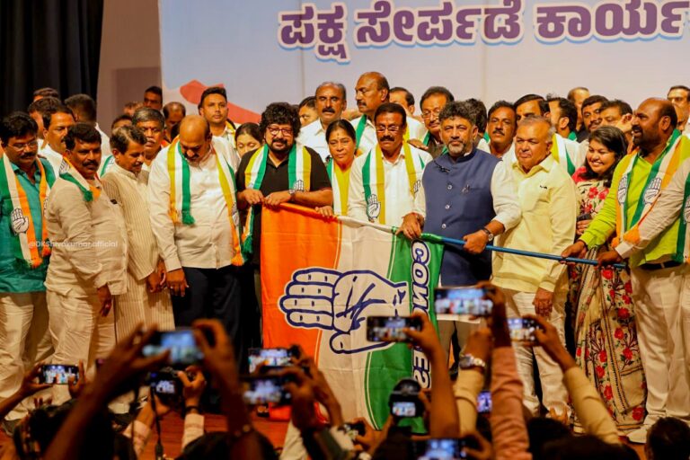Bengaluru: BJP, JDS leaders, former corporators joined Congress in Padmanabhanagar constituency
