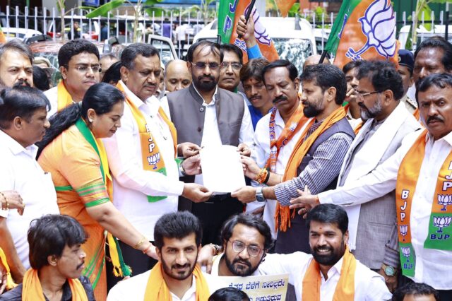 Karnataka: BJP leaders, workers stage protests in Mandya on release of Cauvery water to TN