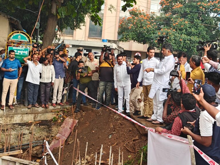 Karnataka DCM DK Shivakumar | Directions given to officials to resume stalled Bangalore development works