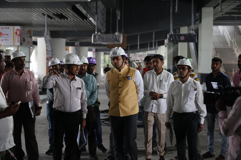 Namma Metro | ಮೆಟ್ರೋ ಹಳದಿ ಮಾರ್ಗ ಪರಿಶೀಲನೆ, ಶೀಘ್ರ ಕಾಮಗಾರಿ ಪೂರ್ಣಗೊಳಿಸುವಂತೆ ಸಂಸದ ಶ್ರೀ ತೇಜಸ್ವೀ ಸೂರ್ಯ ಒತ್ತಾಯ 4 WhatsApp Image 2023 10 04 at 7.55.30 PM 1