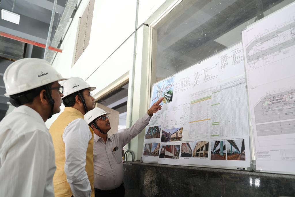 Namma Metro | ಮೆಟ್ರೋ ಹಳದಿ ಮಾರ್ಗ ಪರಿಶೀಲನೆ, ಶೀಘ್ರ ಕಾಮಗಾರಿ ಪೂರ್ಣಗೊಳಿಸುವಂತೆ ಸಂಸದ ಶ್ರೀ ತೇಜಸ್ವೀ ಸೂರ್ಯ ಒತ್ತಾಯ 2 WhatsApp Image 2023 10 04 at 7.55.30 PM