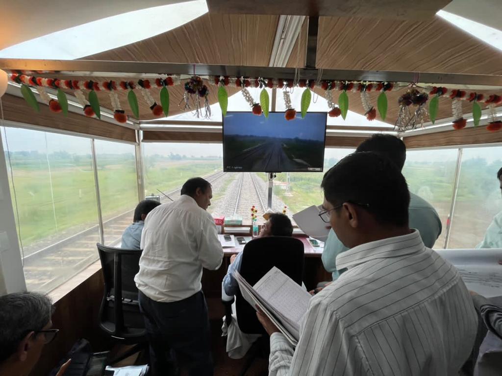 Bengaluru | ರೈಲ್ವೇ ಮಂಡಳಿಯ ಸದಸ್ಯರಿಂದ ಯಶವಂತಪುರ ಮತ್ತು ಬೆಂಗಳೂರು ದಂಡು ರೈಲು ನಿಲ್ದಾಣಗಳ ಪುನರಾಭಿವೃದ್ಧಿ ಕಾಮಗಾರಿಗಳ ಪರಿಶೀಲನೆ 1 WhatsApp Image 2023 10 07 at 3.31.56 PM