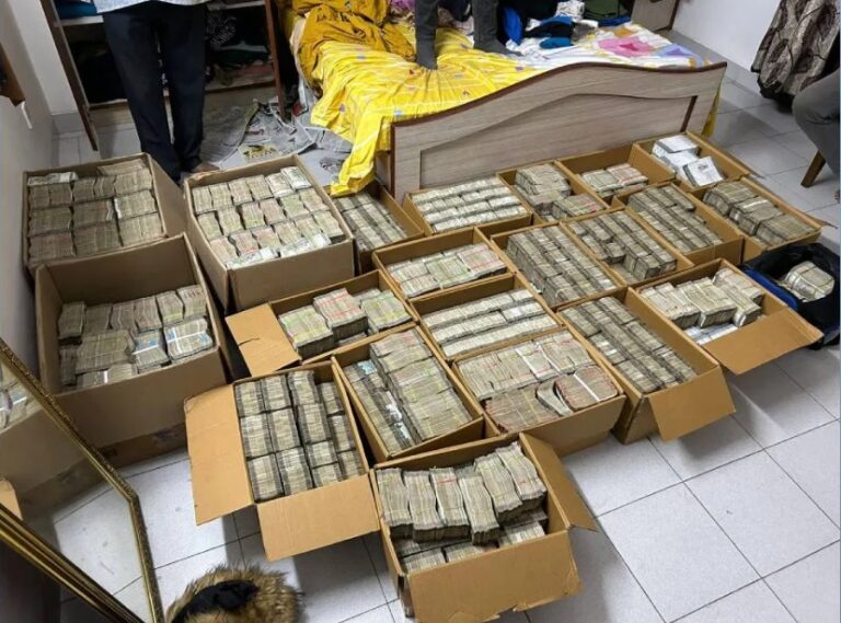 Income Tax Raid on Contractor R Ambikapathy | HD Kumaraswamy says the hand of the Bangalore Cash Development Department